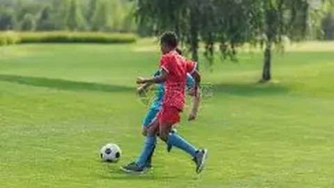 余依婷春季游泳赛再添一金，荣获双冠荣耀。