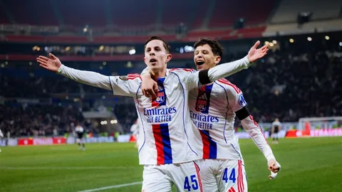 洞察技巧！深度解析詹姆斯非摔时刻，精彩瞬间详细回放